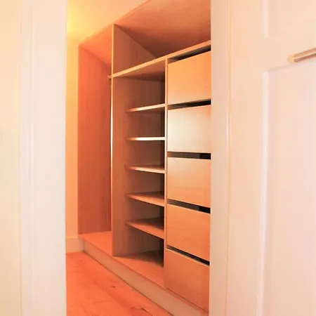 דירה Charming Duplex- Principe Real ליסבון